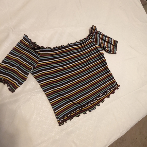 ☀️10/$15☀️ NWOT Off-the-shoulder buttoned crop top - large - Picture 5 of 6